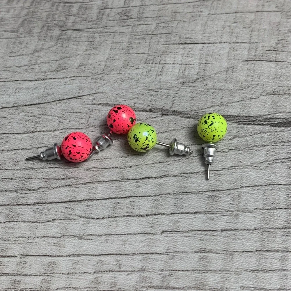 Neon Pink Green Speckled Stud Earrings Set 2 Pairs 80s Retro Splatter Ball Studs